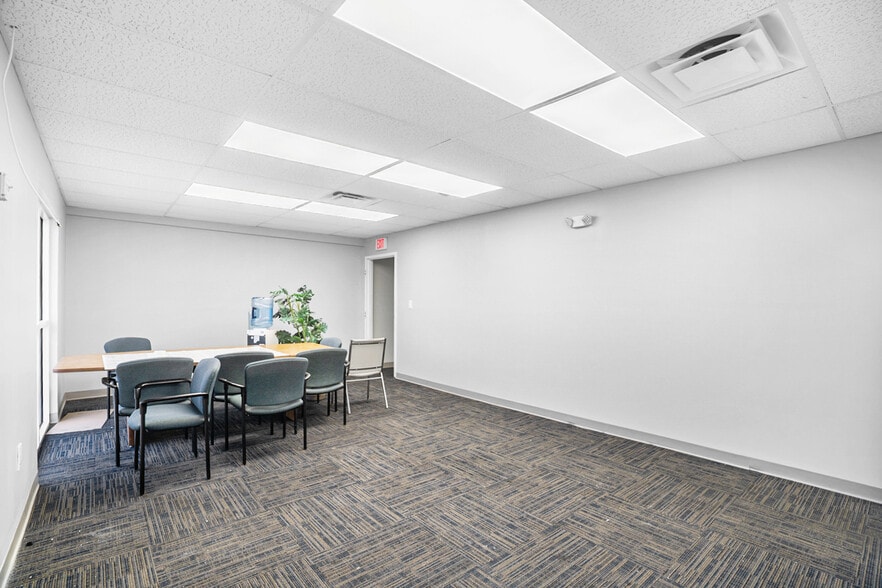 More Photos Of 8200-8358 NW 30th Ter, Doral Warehouse For Lease