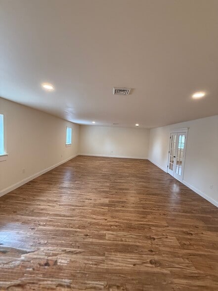 More Photos Of 955 W Main St, Mount Joy Storefront Retail Office For Lease