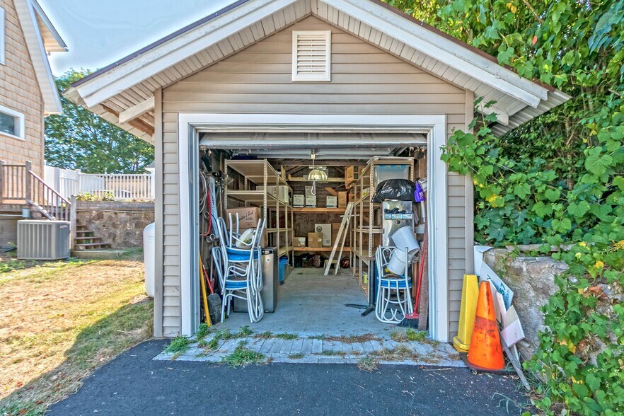 More Photos Of 35 Nehantic Dr, Niantic Storefront Retail Residential For Sale
