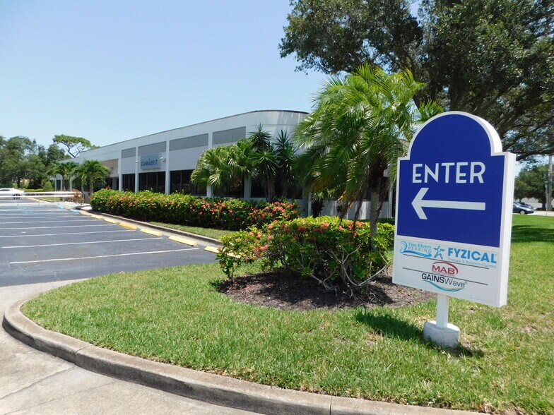 More Photos Of 21 Suntree Pl, Melbourne Medical For Lease