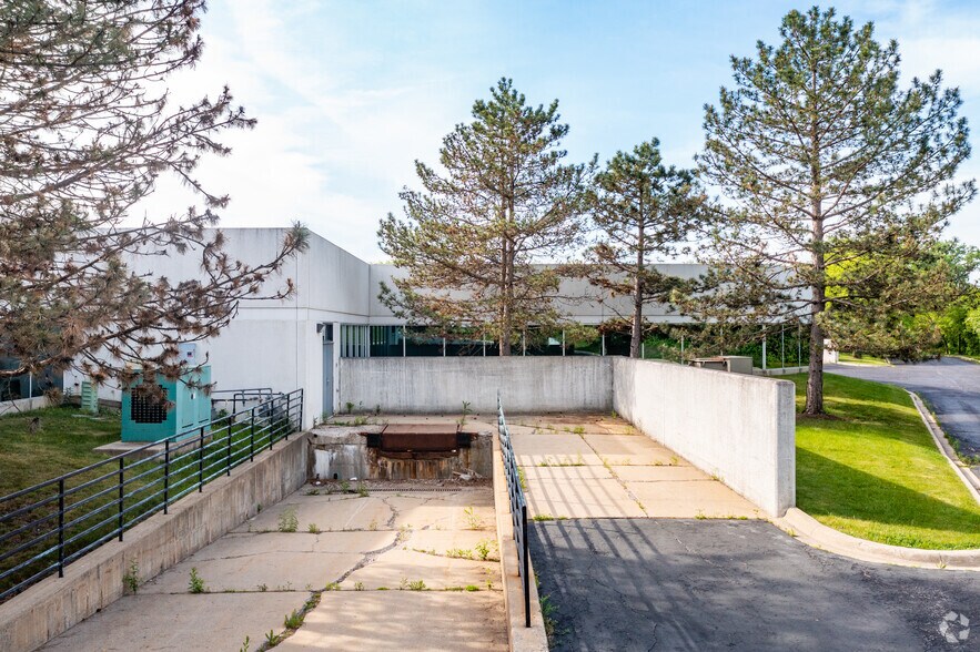 More Photos Of 536-616 Atrium Dr, Vernon Hills Office For Lease