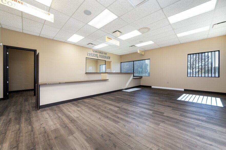 More Photos Of 14711 Princeton Ave, Moorpark Freestanding For Sale