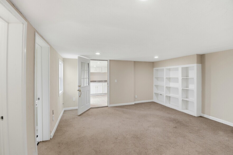 More Photos Of 2809-2815 Macdonald Ave, Richmond Office For Sale