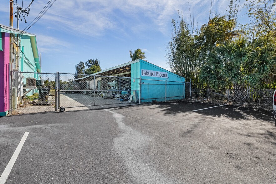 More Photos Of 5261 Pine Island Rd NW, Bokeelia Storefront Retail Office For Sale