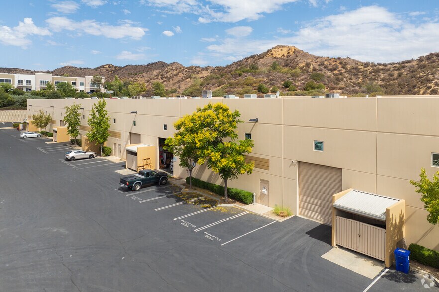 More Photos Of 28312-28326 Constellation Rd, Valencia Light Distribution For Lease