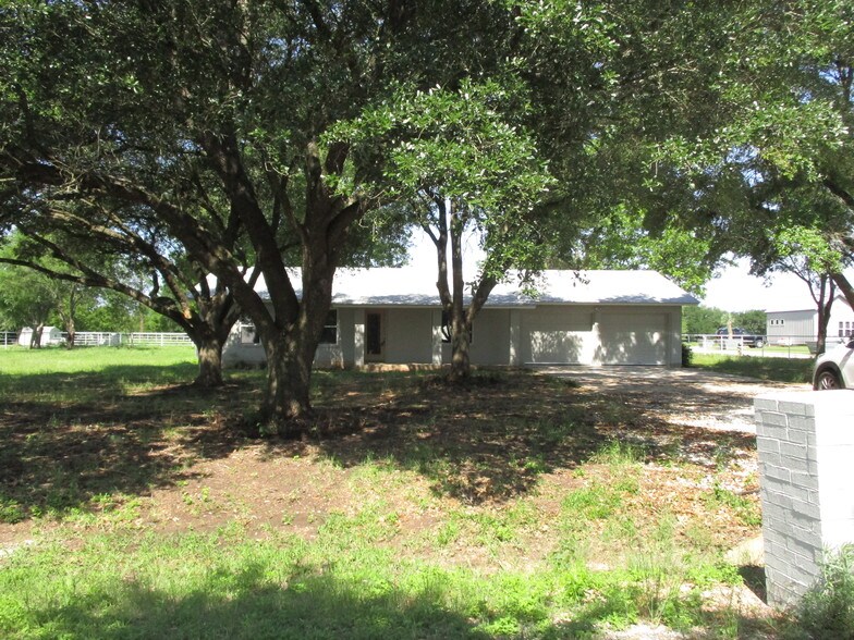 More Photos Of 12724 Lowden Ln, Manchaca Office Residential For Lease