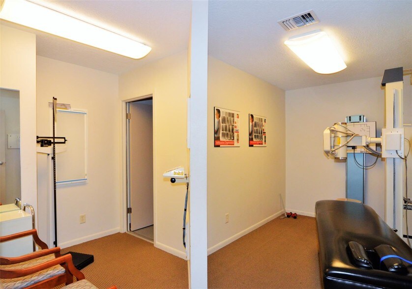 More Photos Of 12325 Scarsdale Blvd, Houston Medical For Sale