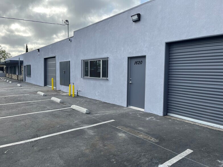 More Photos Of 1618 W 5th St, Santa Ana Showroom For Lease