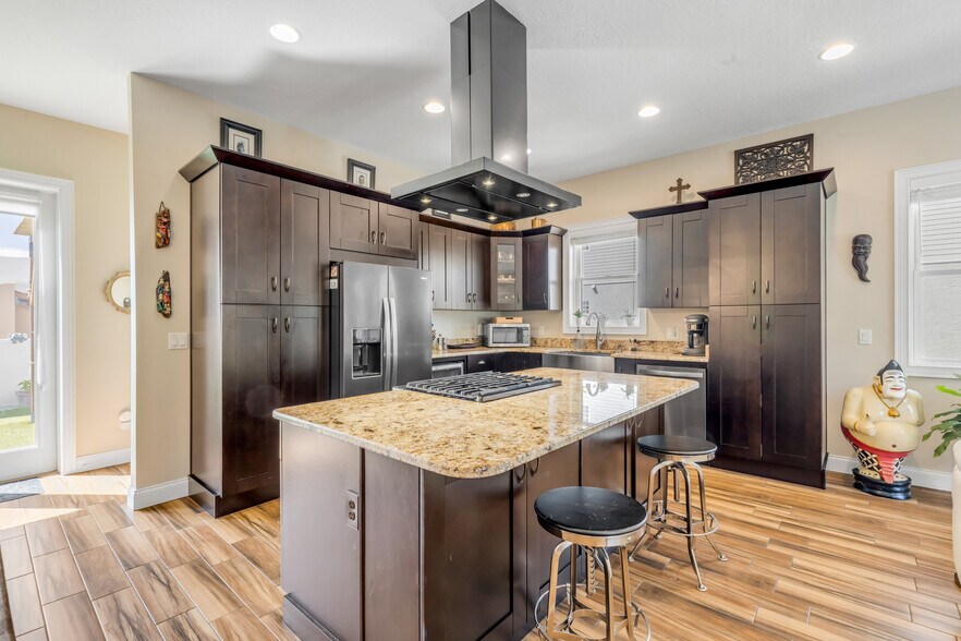 More Photos Of 136 Julia St, New Smyrna Beach Flex For Sale