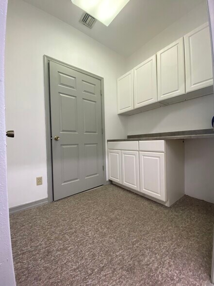 More Photos Of 501 E Main St, Palmyra Freestanding For Lease