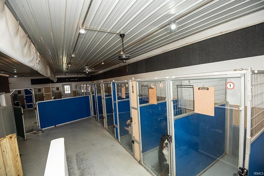 More Photos Of 433 S Hickory Corner Rd, Vincennes Veterinarian Kennel For Sale