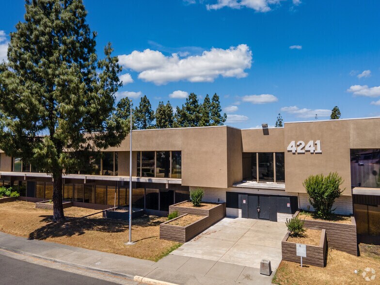 More Photos Of 4241 Williamsbourgh Dr, Sacramento Loft Creative Space For Sale