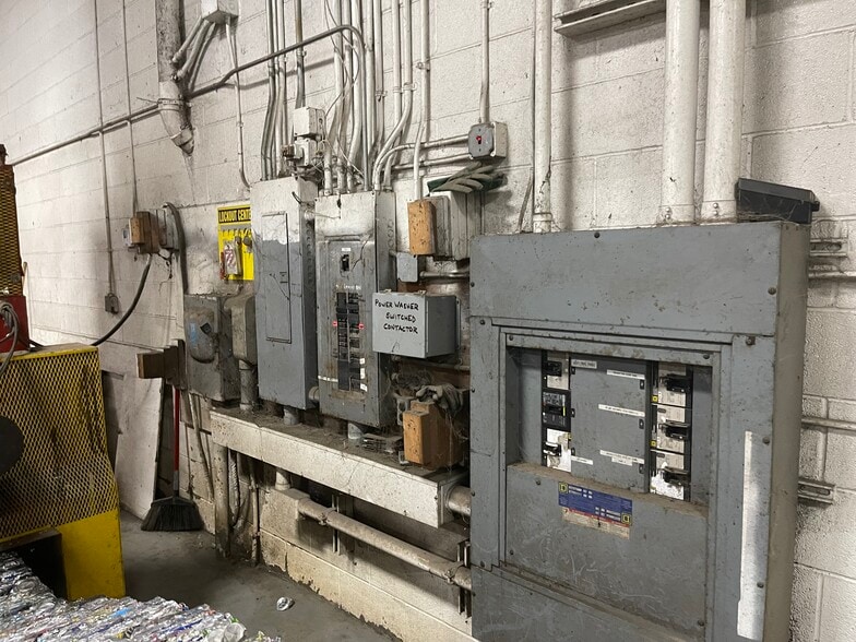 More Photos Of 2325 Sybrant Rd, Traverse City Warehouse For Lease