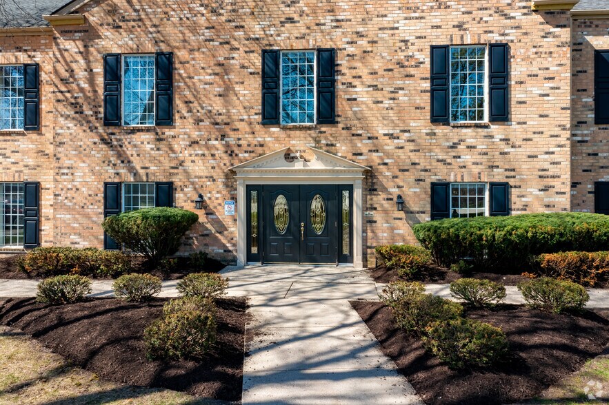 More Photos Of 5205 N Ironwood Ln, Milwaukee Unknown For Lease