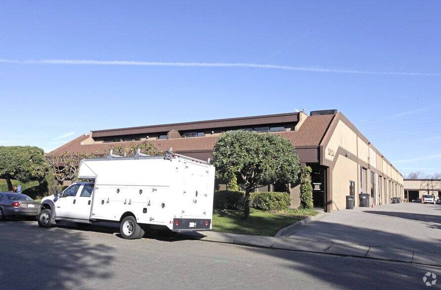 More Photos Of 20 Galli Dr, Novato Warehouse For Lease