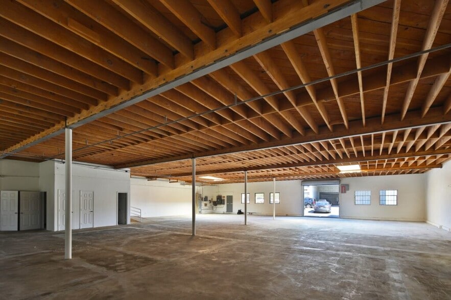More Photos Of 2230 S Barrington Ave, Los Angeles Research And Development For Lease