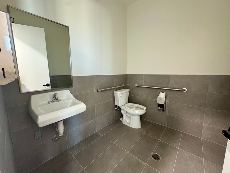 More Photos Of 1400 N Coit Rd, McKinney Medical For Lease