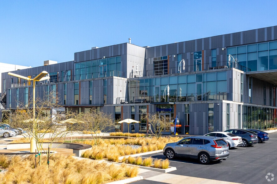 More Photos Of 12777 W Jefferson Blvd, Los Angeles Office For Lease