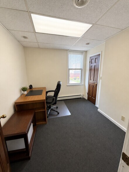 More Photos Of 528 Rahway Ave, Woodbridge Office For Lease