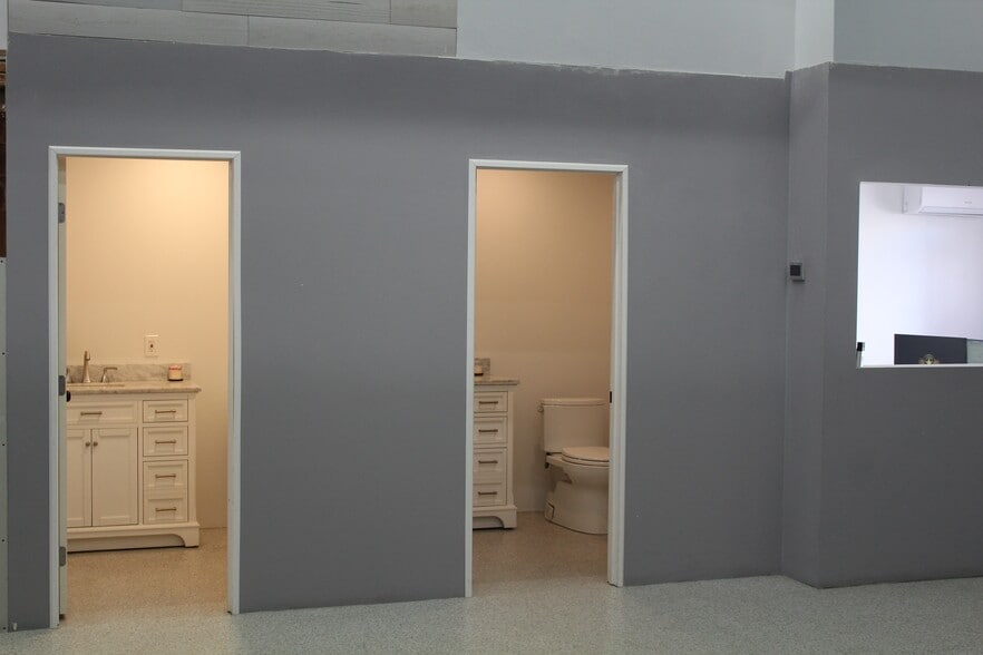 More Photos Of 11693 Sheldon St, Sun Valley Warehouse For Sale