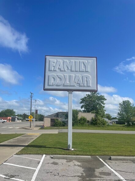 More Photos Of 202 S 2nd St, Porum Freestanding For Lease