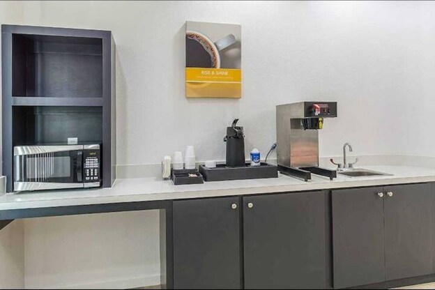 More Photos Of 311 N Bryant Blvd, San Angelo Hotel For Sale