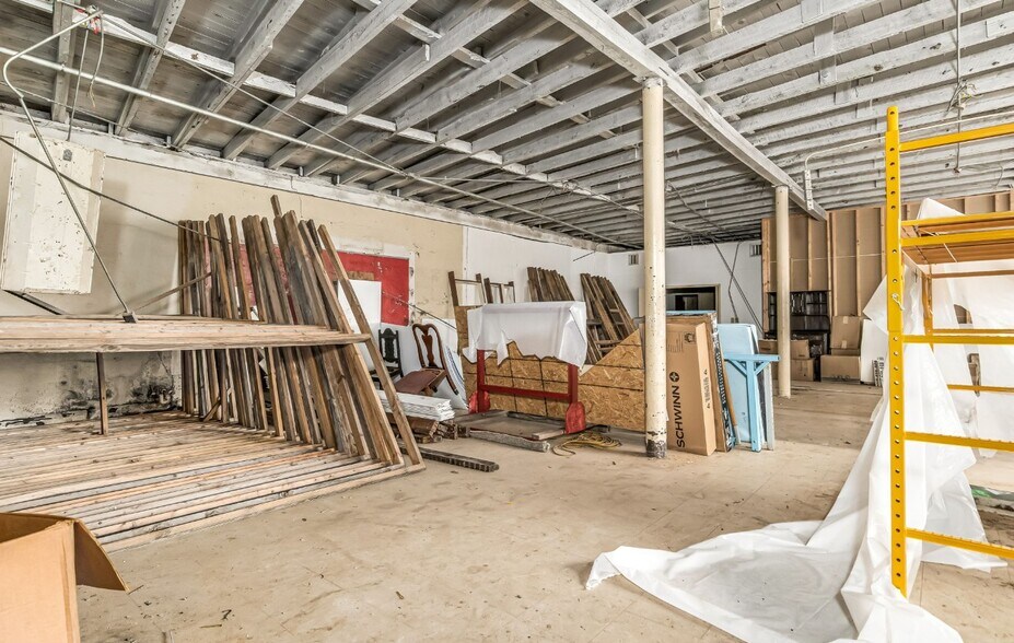 More Photos Of 5118 Canal St, Milton Freestanding For Lease