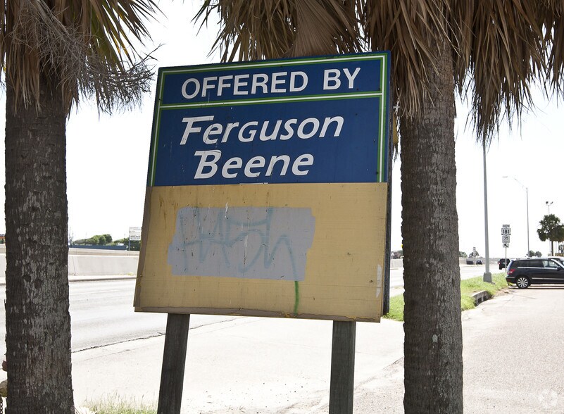 More Photos Of 1011-1021 US Highway 181, Portland Storefront For Sale