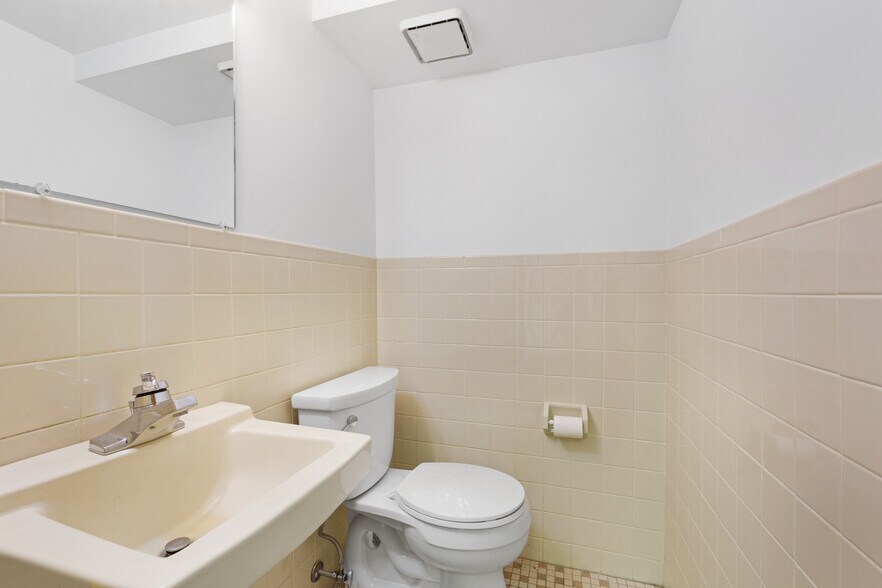 More Photos Of 328 Green Pond Rd, Hibernia Office Residential For Lease