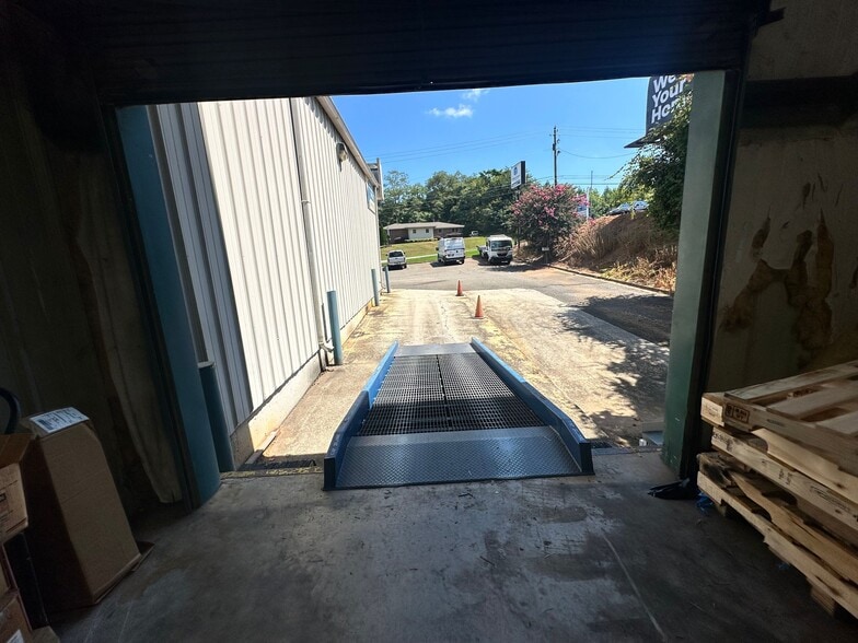 More Photos Of 306 Canton Rd, Cumming Freestanding For Lease