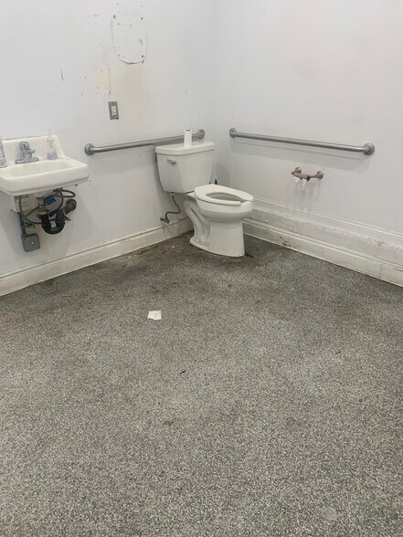 More Photos Of 180 S Alvarado St, Los Angeles Light Distribution For Lease