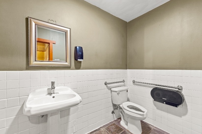 More Photos Of 4840 Strauss Ave, Indian Head Restaurant For Lease