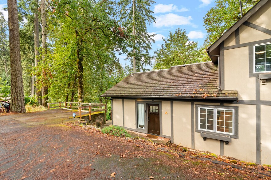 More Photos Of 1824 SW Greenway Cir, West Linn Specialty For Sale