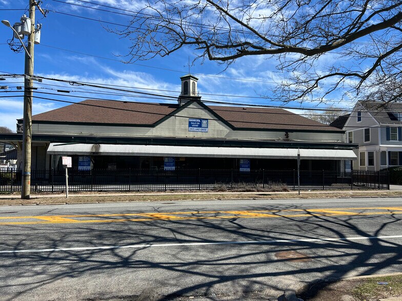 More Photos Of 221 South St, Oyster Bay Freestanding For Lease