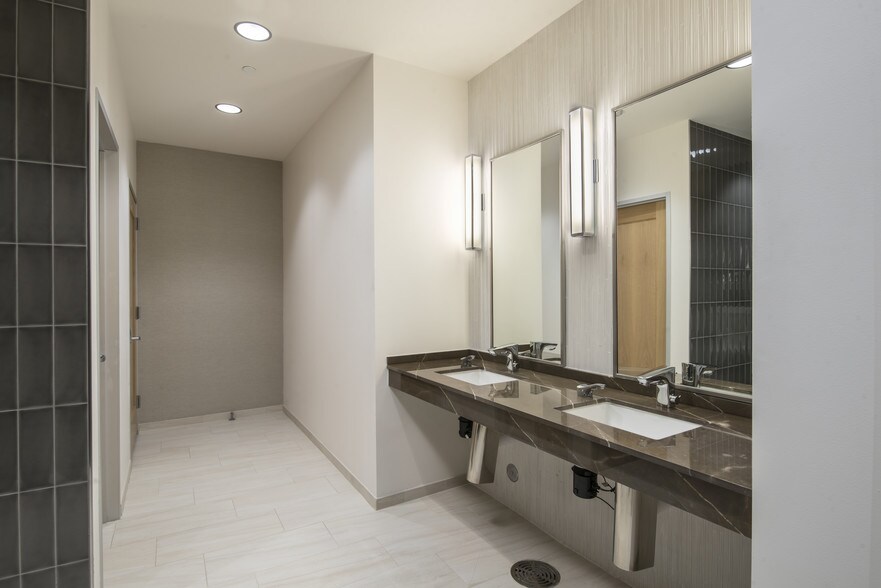 More Photos Of 8611 N Mo Pac Expy, Austin Medical For Lease