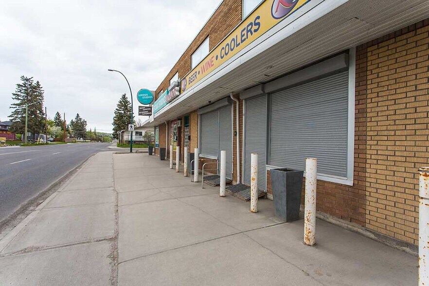More Photos Of 2116 14 St NW, Calgary Storefront For Sale