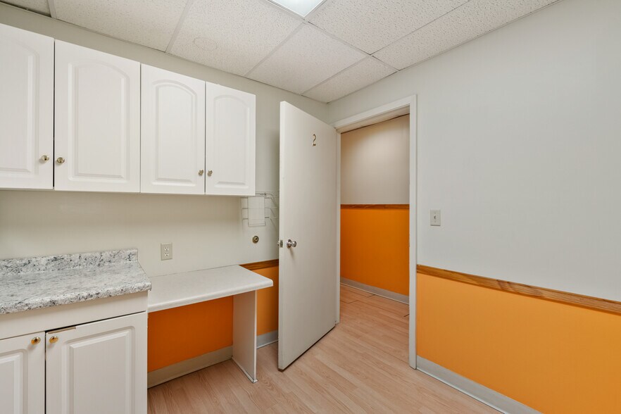 More Photos Of 2319 Vinton St, Omaha Office Residential For Sale