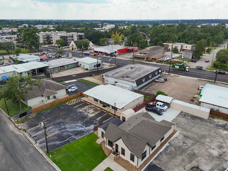 More Photos Of 909 Houston St, Conroe Freestanding For Sale