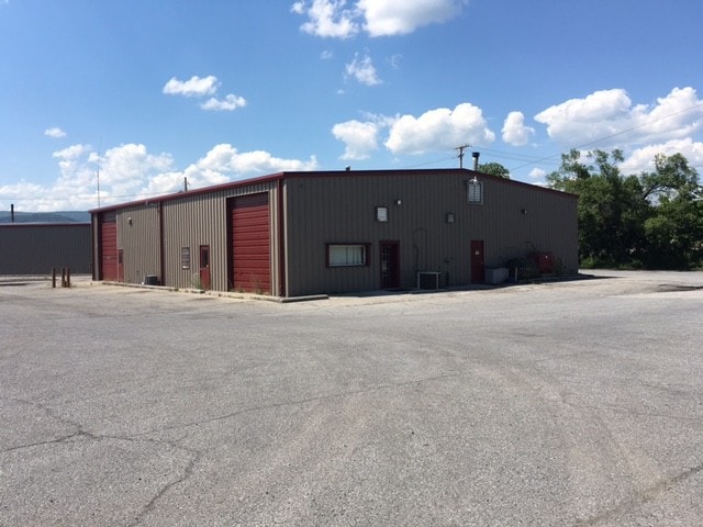 More Photos Of 239 Rowan St, Salem Warehouse For Sale