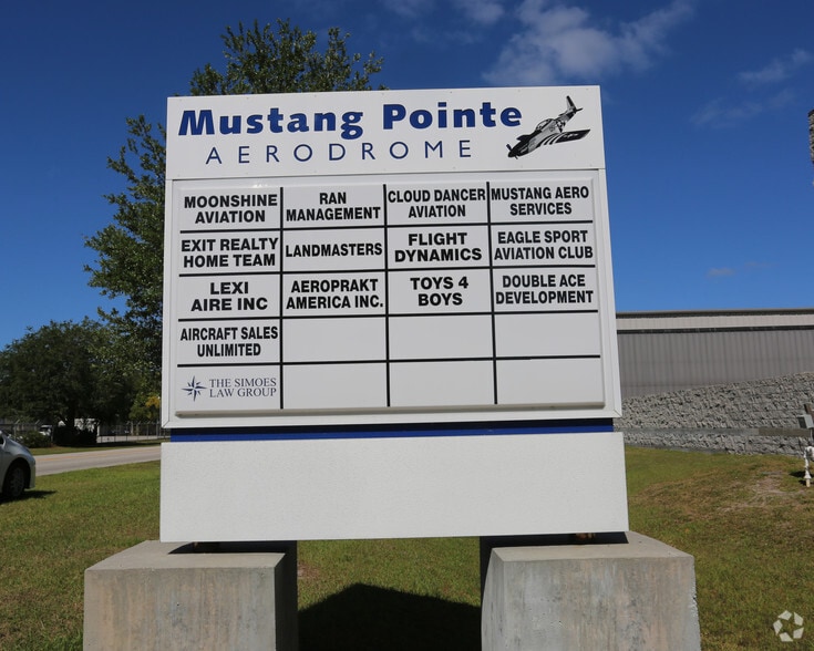 More Photos Of 919 Biscayne Blvd, Deland Airplane Hangar For Lease