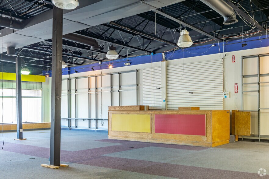 More Photos Of 4813-4945 Clio Rd, Flint Unknown For Lease