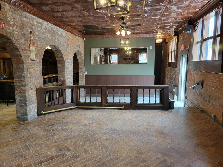 More Photos Of 90 E Jefferson St, Franklin Specialty For Lease