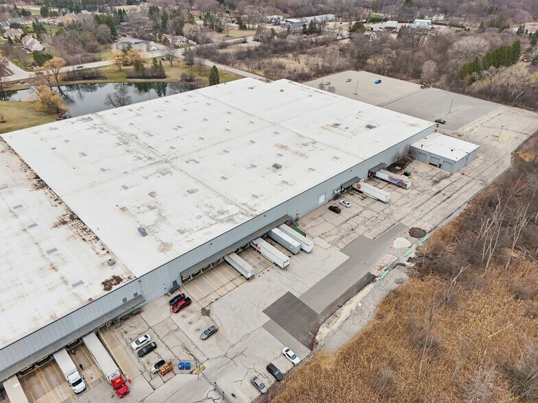 More Photos Of 5201-5401 W Donges Bay Rd, Mequon Warehouse For Lease