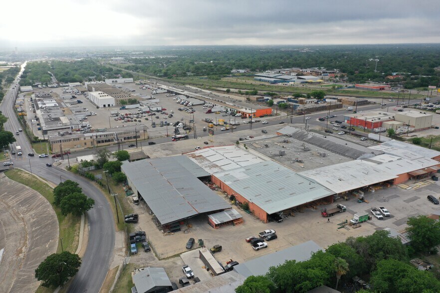 More Photos Of 1547 S Zarzamora St, San Antonio Freestanding For Lease