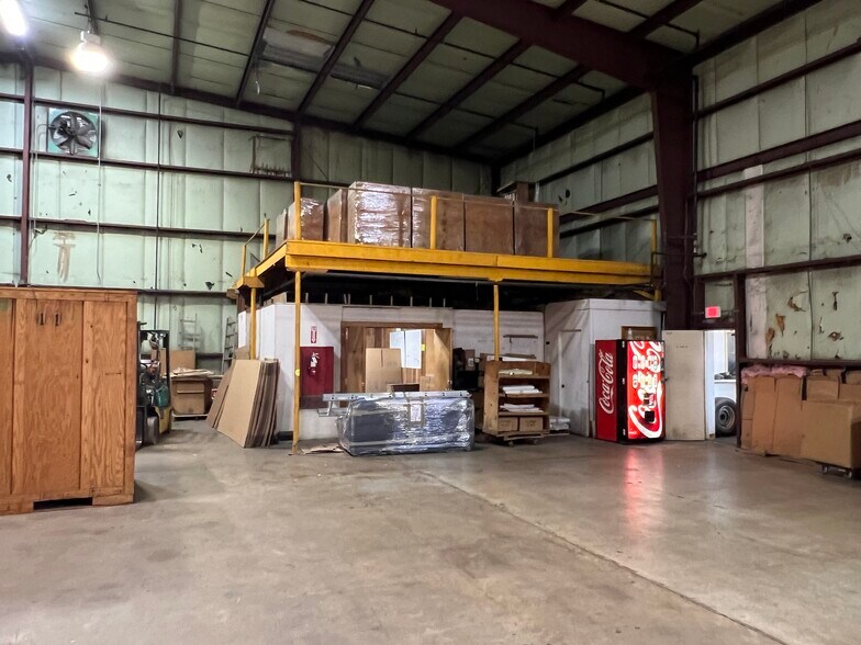 More Photos Of 735 N Fairfield Dr, Pensacola Industrial For Sale