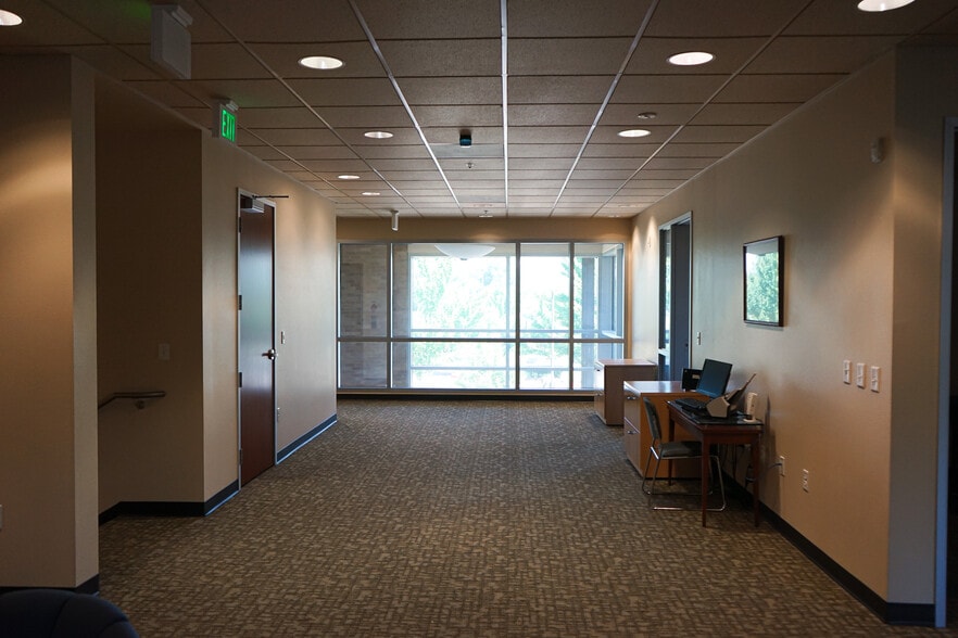 More Photos Of 520 Hawthorne Ave SE, Salem Bank For Lease