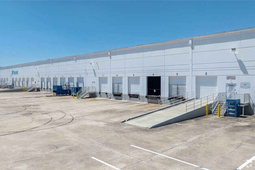 More Photos Of 10301 Round Up Ln, Houston Warehouse For Lease