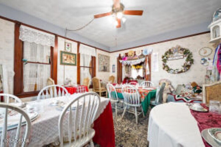 More Photos Of 228 W Howry Ave, Deland Storefront Retail Office For Sale