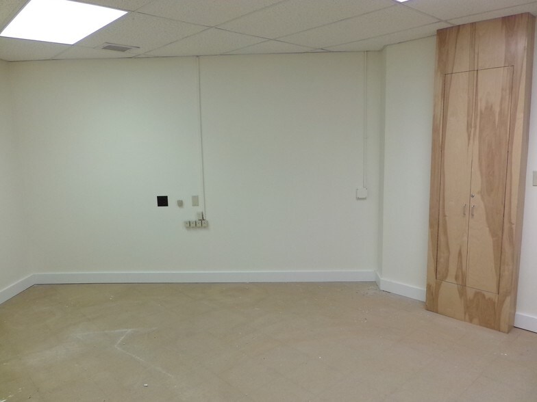 More Photos Of 401 Gilford Ave, Gilford Medical For Sale