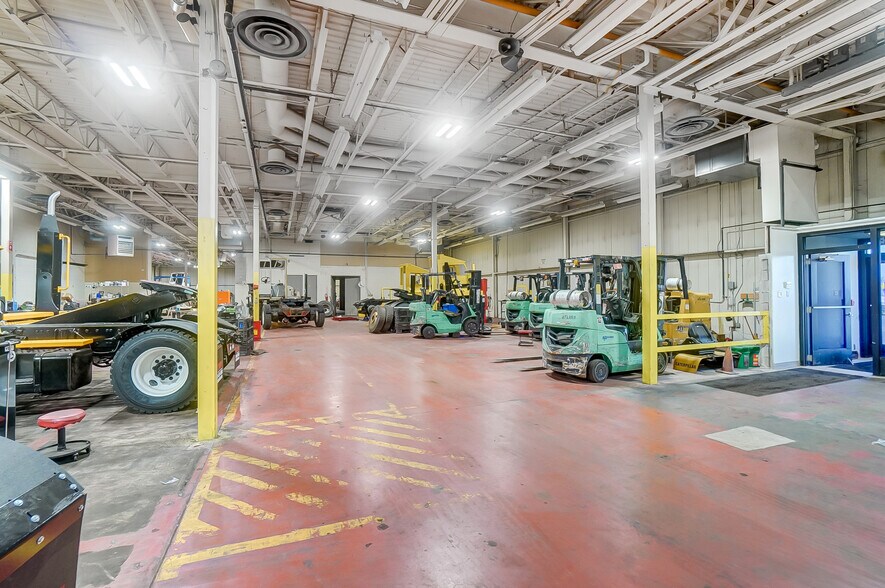 More Photos Of 2025 E 4th St, Lima Light Manufacturing For Lease